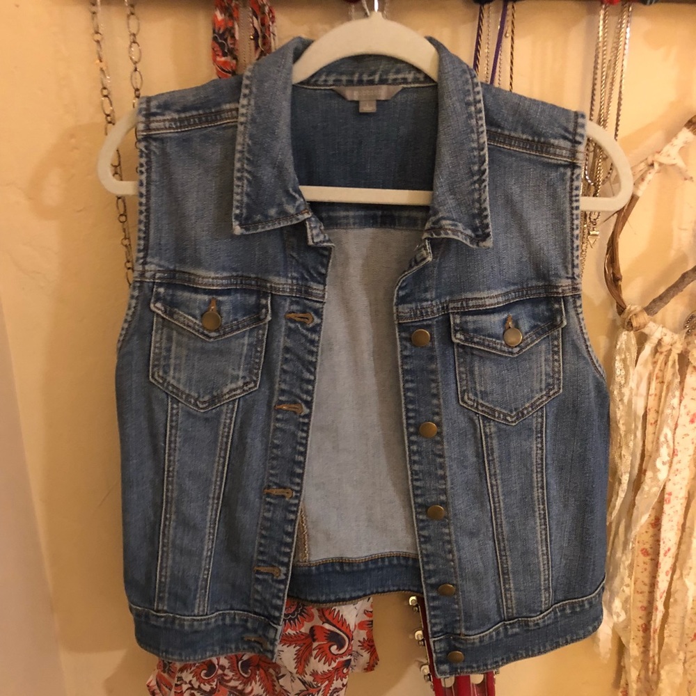 JEAN VEST GREAT CONDITION